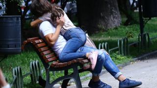 Фотоудар в БЛИЦ: Разгонена двойка стъписа минувачи на пъпа на София
