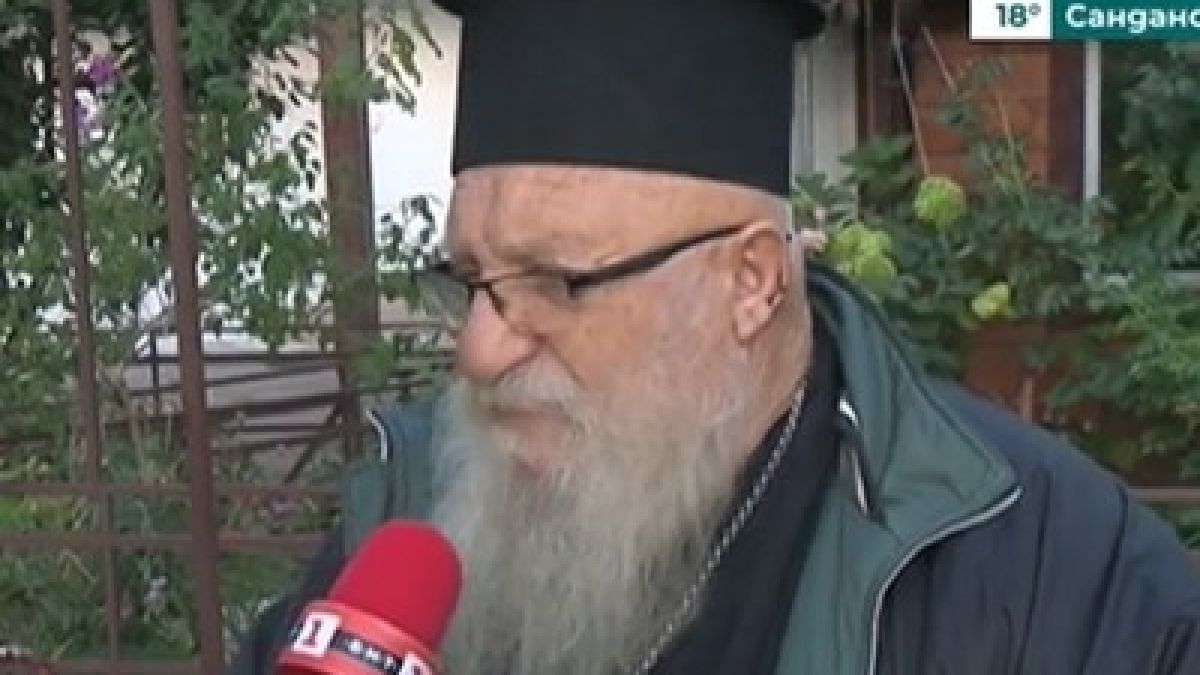 Отец Иван разказа как се е разминал на косъм със смъртта при атаката с нож 