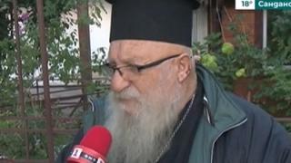 Отец Иван разказа как се е разминал на косъм със смъртта при атаката с нож 