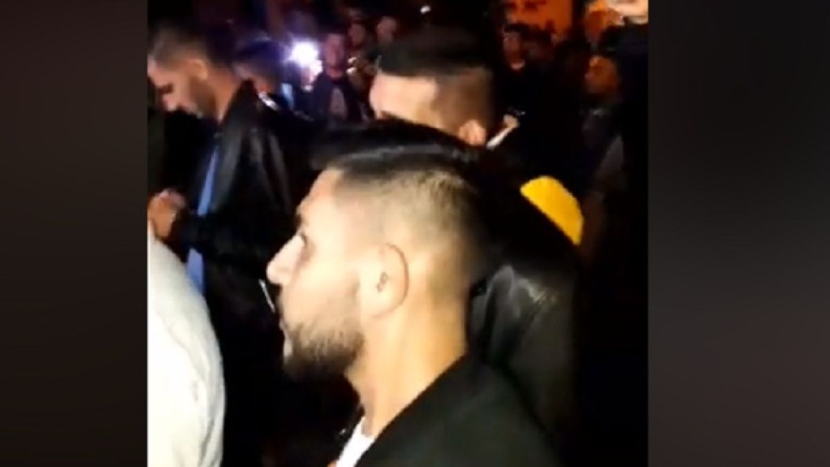 Извънредно в БЛИЦ! Цигани са блокирали пътя Омуртаг - Варна, плашат с бунтове ВИДЕО