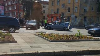 Първо в БЛИЦ! Тежка катастрофа в центъра на София СНИМКИ