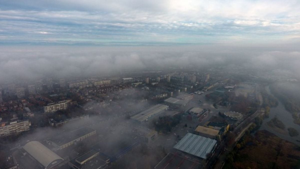 Дишането на мръсен въздух е равно на... 