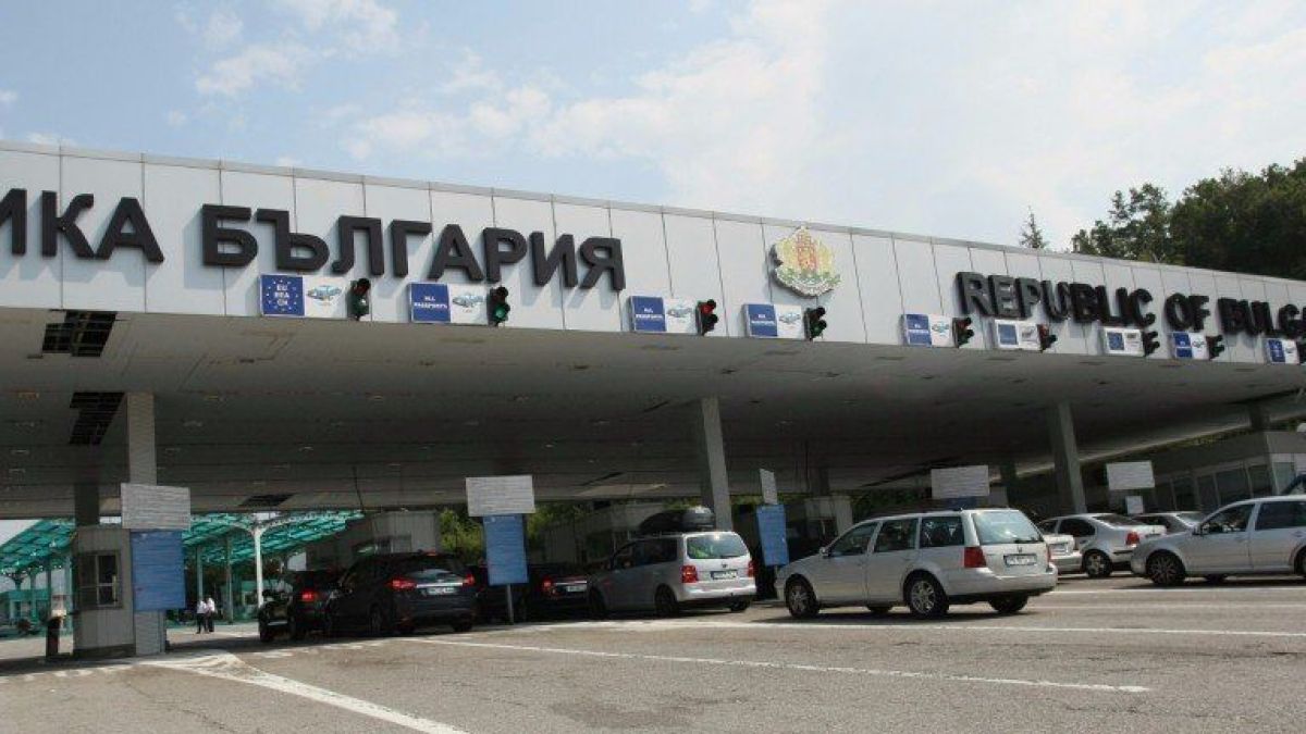 Не е за вярване колко коли са минали през "Калотина" само за ден 