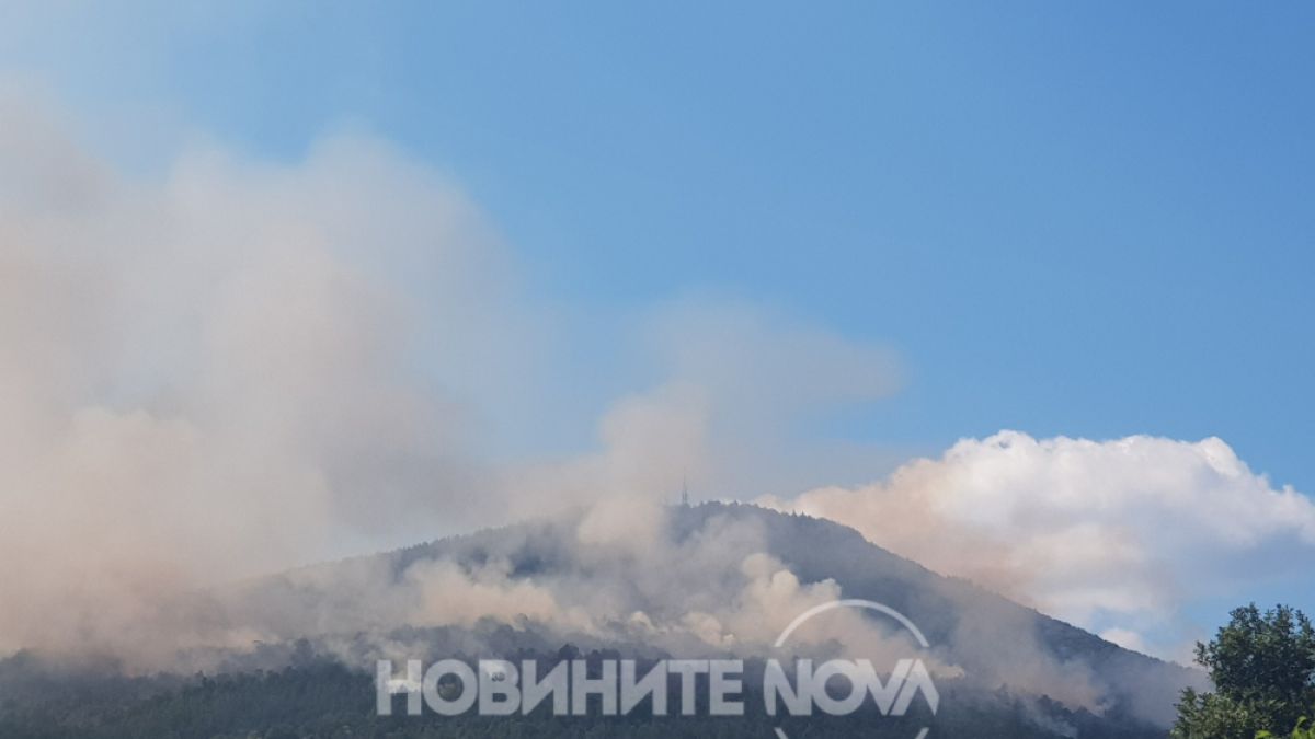 Край Ребърково е страшно! Огнената стихия унищожи и 2 къщи 