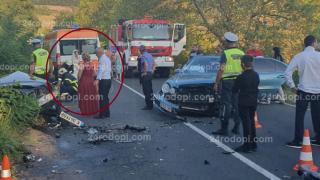 Ужасът край Кърджали е пълен! Ударили са се две коли от различни сватби ВИДЕО