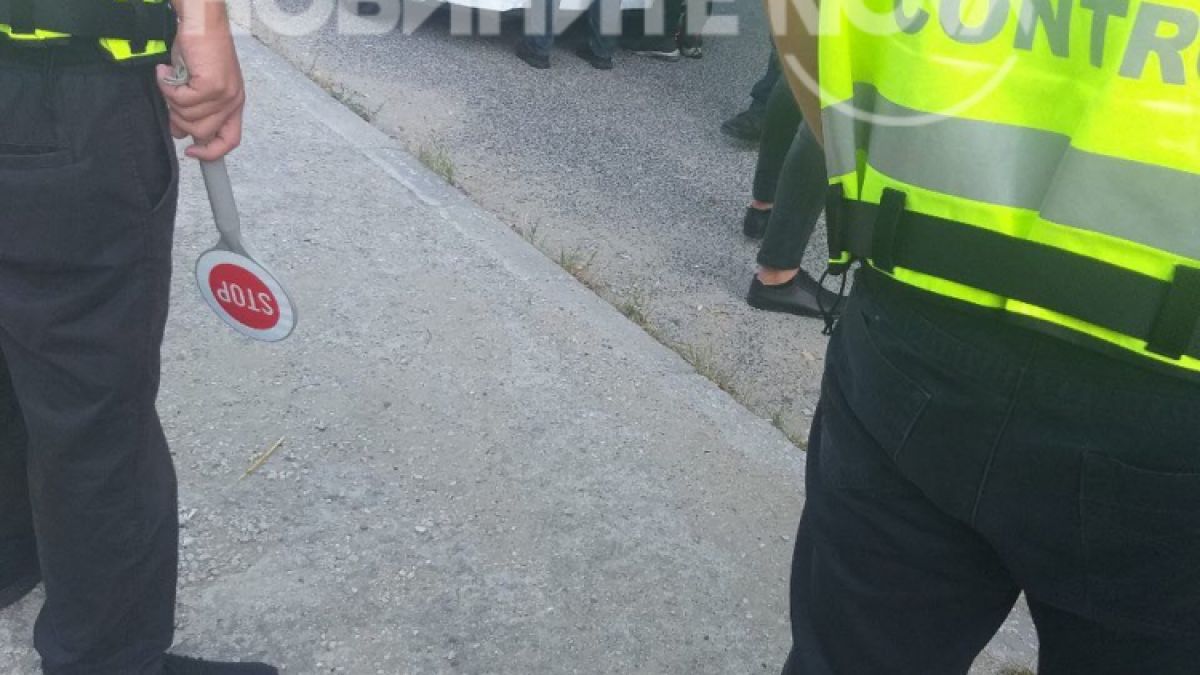 Служители на БГ ТОЛ спряха автобус с туристи и се хванаха за главата СНИМКИ
