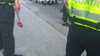 Служители на БГ ТОЛ спряха автобус с туристи и се хванаха за главата СНИМКИ