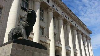 Специализираната прокуратура осъди вандалското драскане по некролози