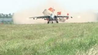 Появи се ВИДЕО с кацане на Су-25СМ3 на гола земя