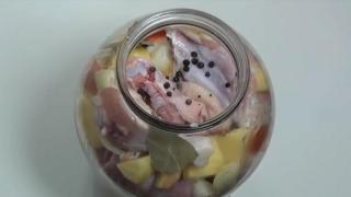 Мама ме научи как да готвя пиле в буркан! Пръстите да си оближеш
