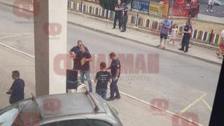 В Несебър ври и кипи, ченгета щурмуваха блокирания хотел, за да... КАДРИ