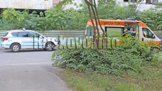 Димитровградчанин подивя и започна да троши всичко, посегна на майка си и...