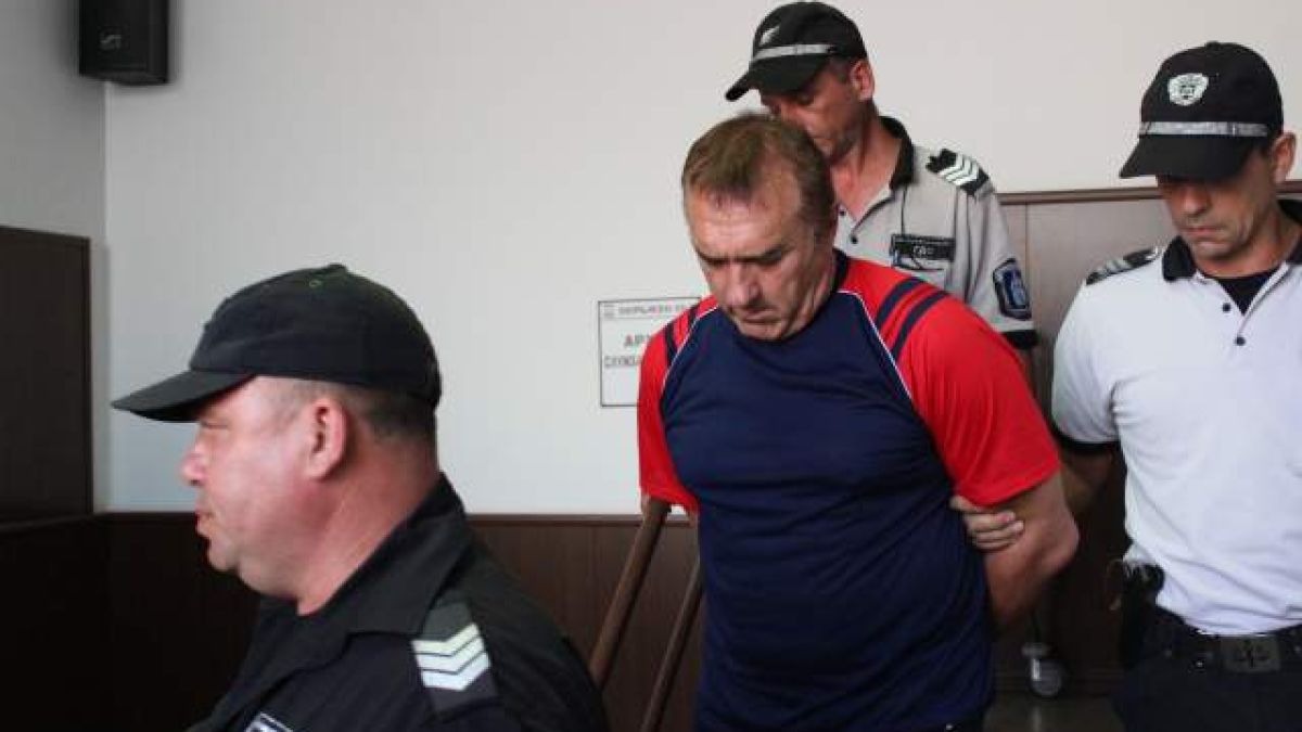 Габровецът, закопал 5 кила хероин в двора си, шокира в съда 