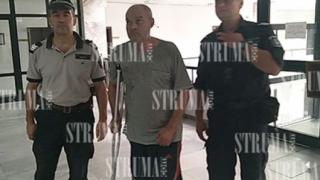 Първи СНИМКИ на инвалида Васил, клал жена си в Петрич  
