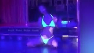 Стриптизьорка запали сцена, за да впечатли жури на конкурс ВИДЕО