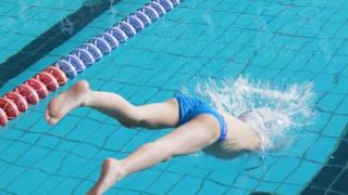 Кошмарна ситуация с 3-годишно британче в хотелски басейн