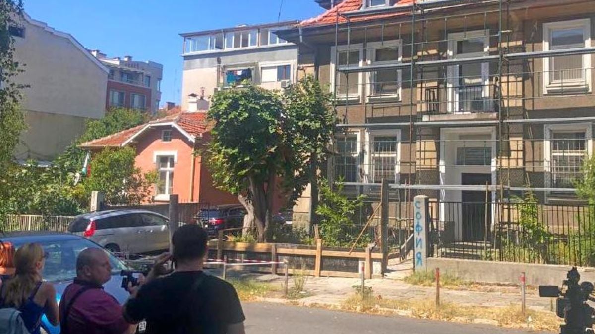 Какво се случва с арестувания шеф на ОДБХ-Бургас и двамата служители