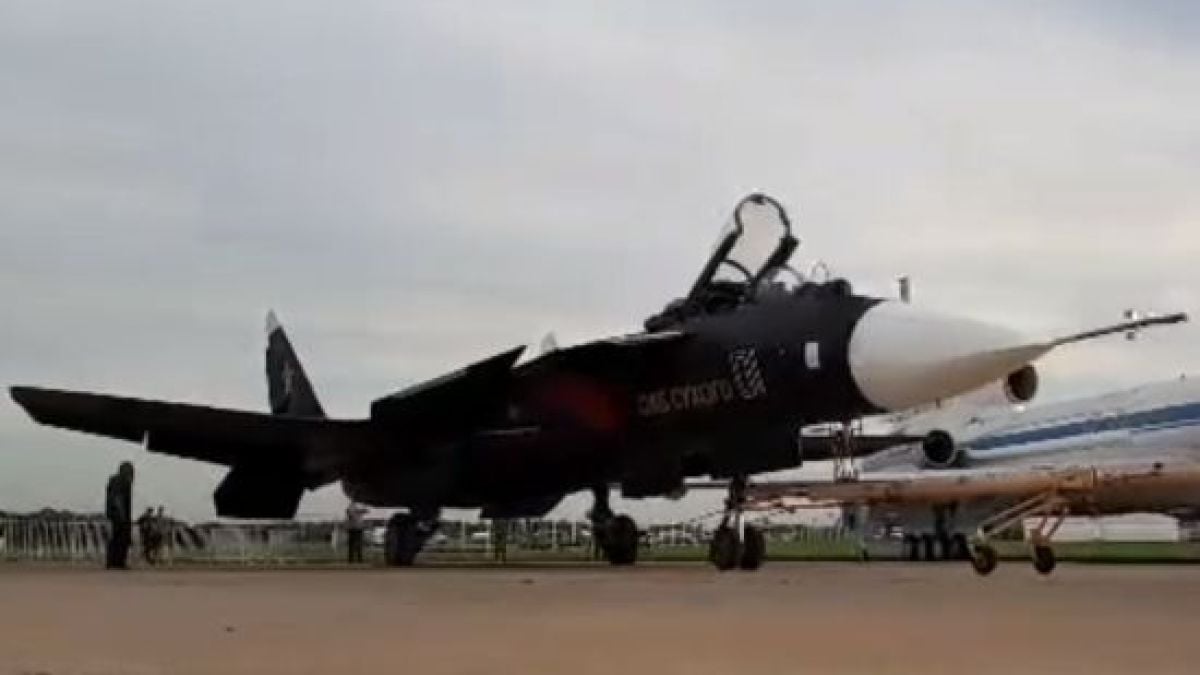 Русия показа необичайния изтребител Су-47 "Беркут" ВИДЕО