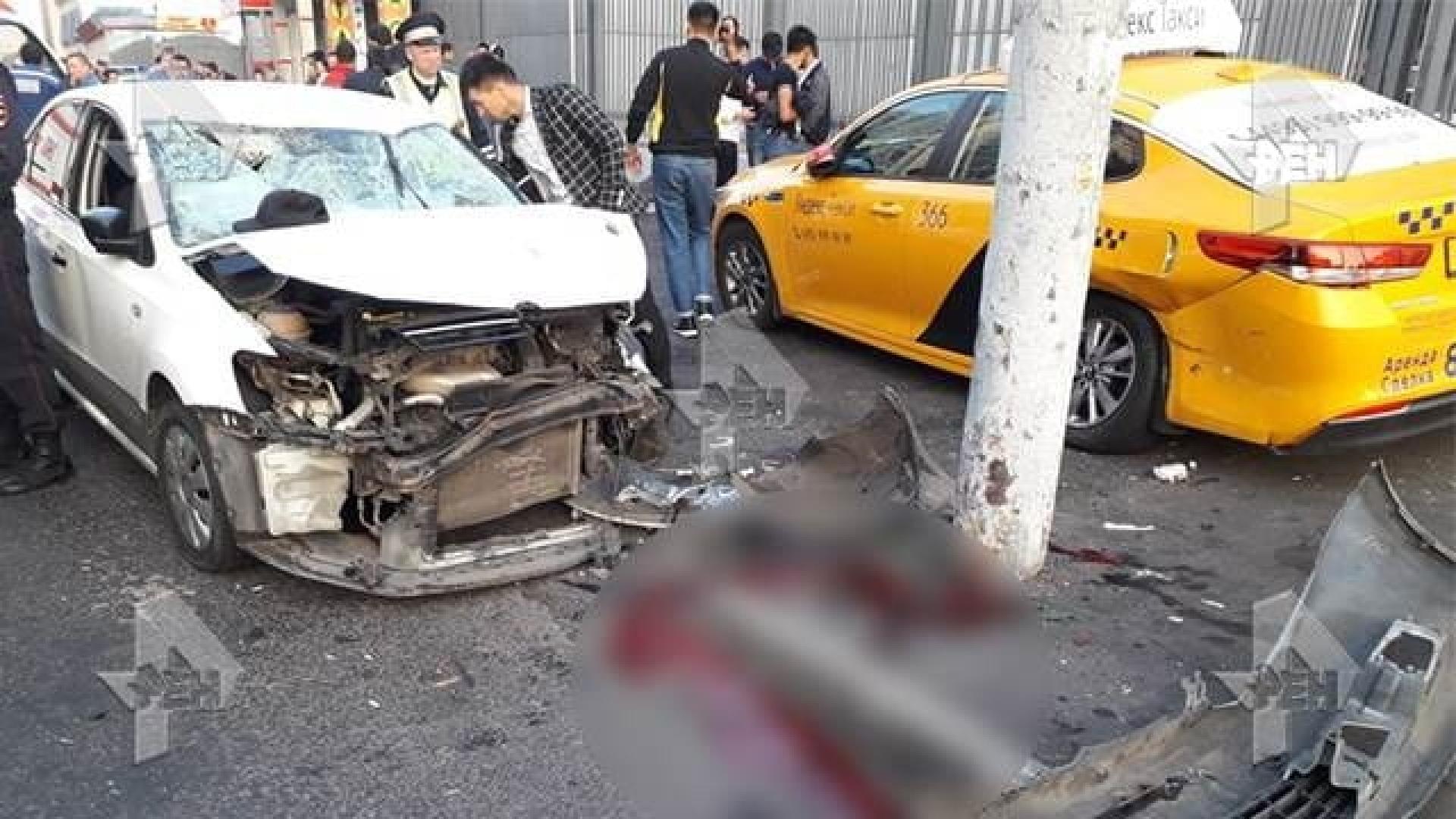 Мъж се заби с колата си в тълпа до пазар