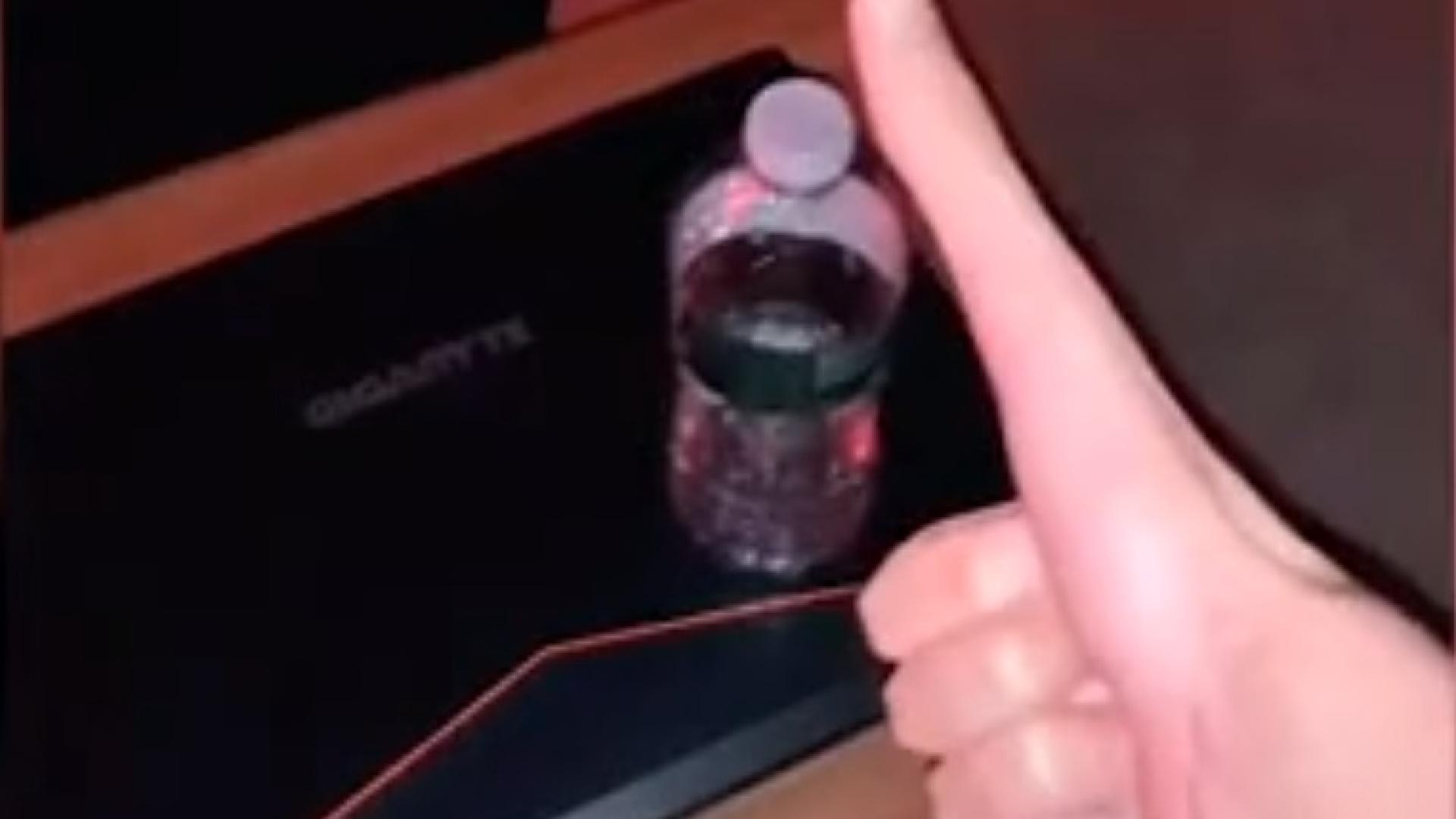 Ненормално дълъг палец прослави американец