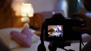 Майка кара дъщерите си да правят секс за радост на приятеля си педофил