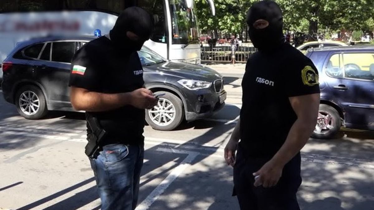 Тихомир Безлов с ключов анализ за подкупните шефове от ГДБОП, Божков и атаките срещу Борисов