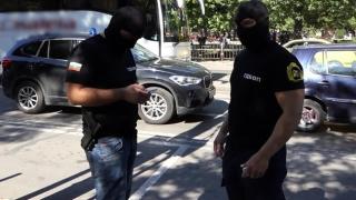 Шок в Пловдив! Пипнаха с 30 лева рушвет за полицаи сина на...