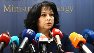 Теменужка Петкова изригна срещу мутрите пред къщата на Борисов СНИМКИ