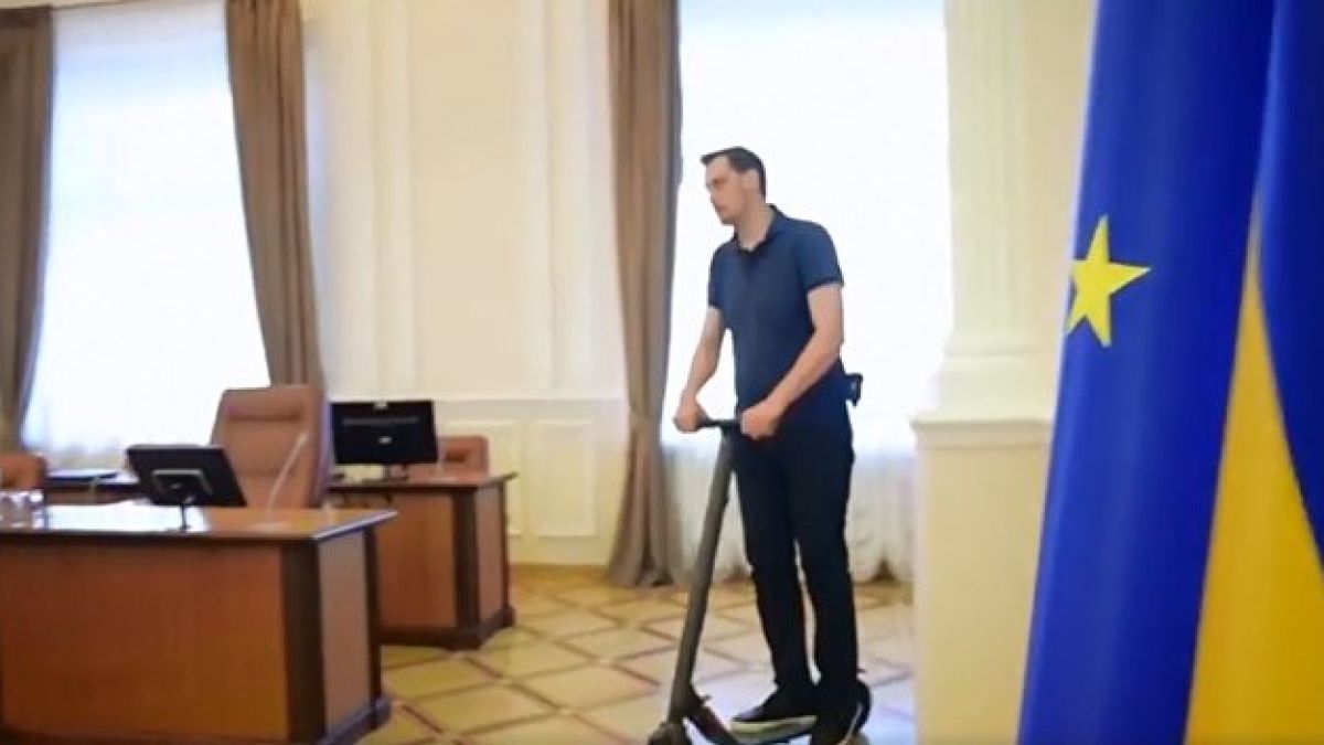 Новият украински премиер с много инфантилна постъпка в правителството ВИДЕО