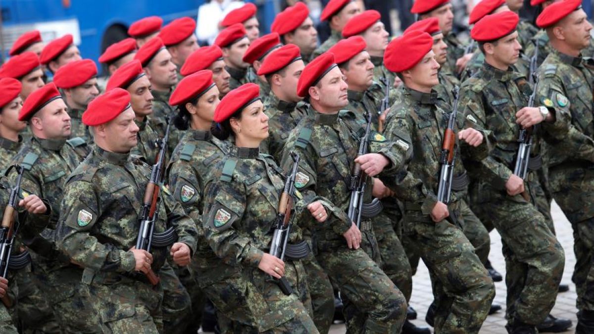 България влезе в ТОП 50 по военна мощ