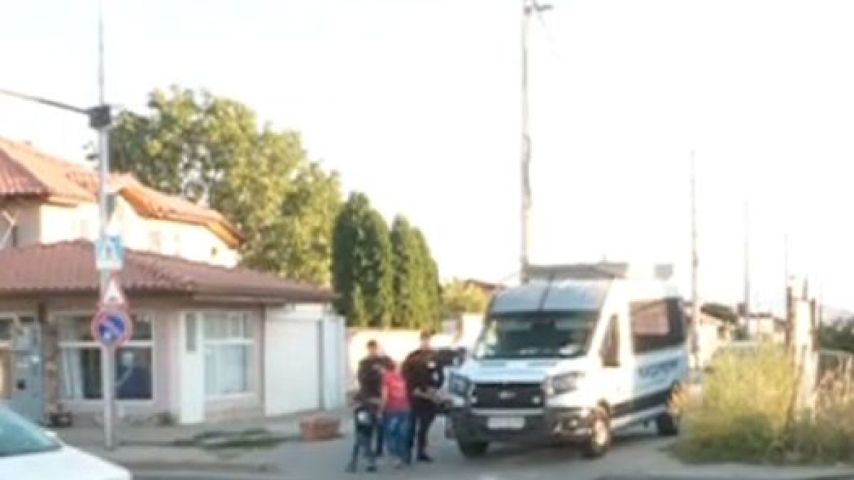 Мощна спецакция в столичния кв. "Христо Ботев"