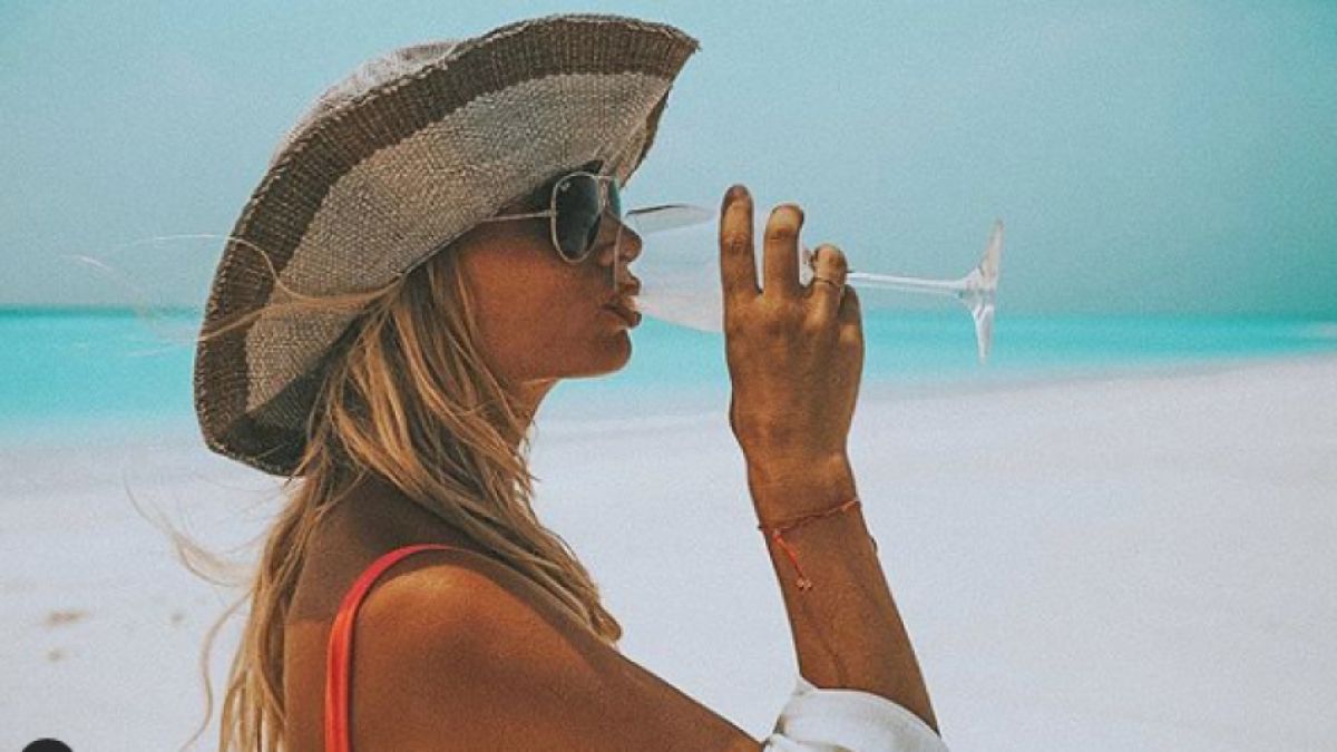Снахата на Маги повиши градусите с прелестите си! СНИМКИ 18+