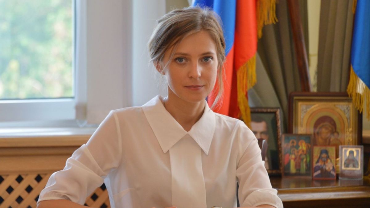 Хубавата експрокурорка на Крим пак се разведе СНИМКИ