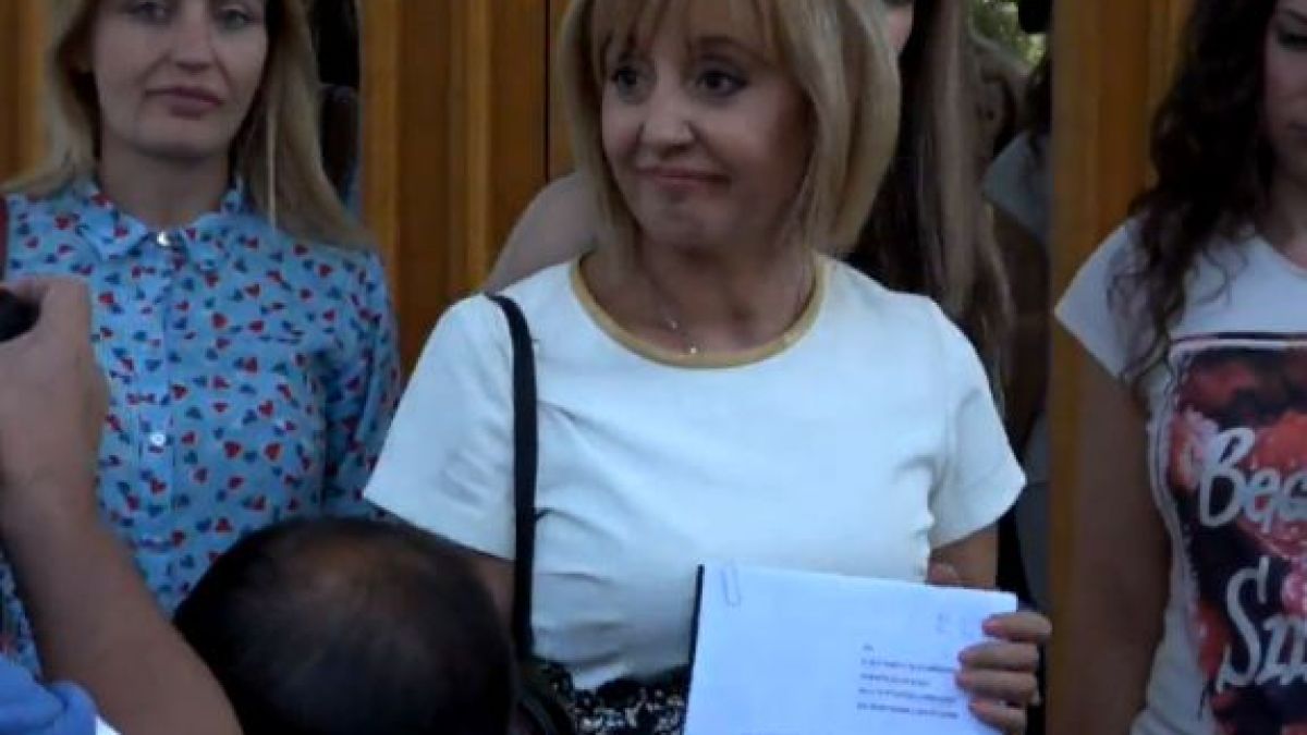 Манолова хвърли оставка и призна: Не мога да спя заради... СНИМКИ