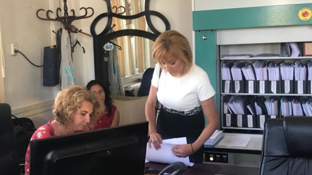 Манолова огласи 6 мотива за хвърлената оставка, но забрави да...