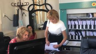Манолова огласи 6 мотива за хвърлената оставка, но забрави да...