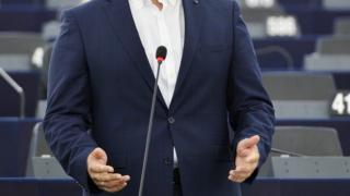 Андрей Новаков иска 45 млн. евро заради голям бич в България