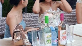 Най-красивата китайка опита българско вино