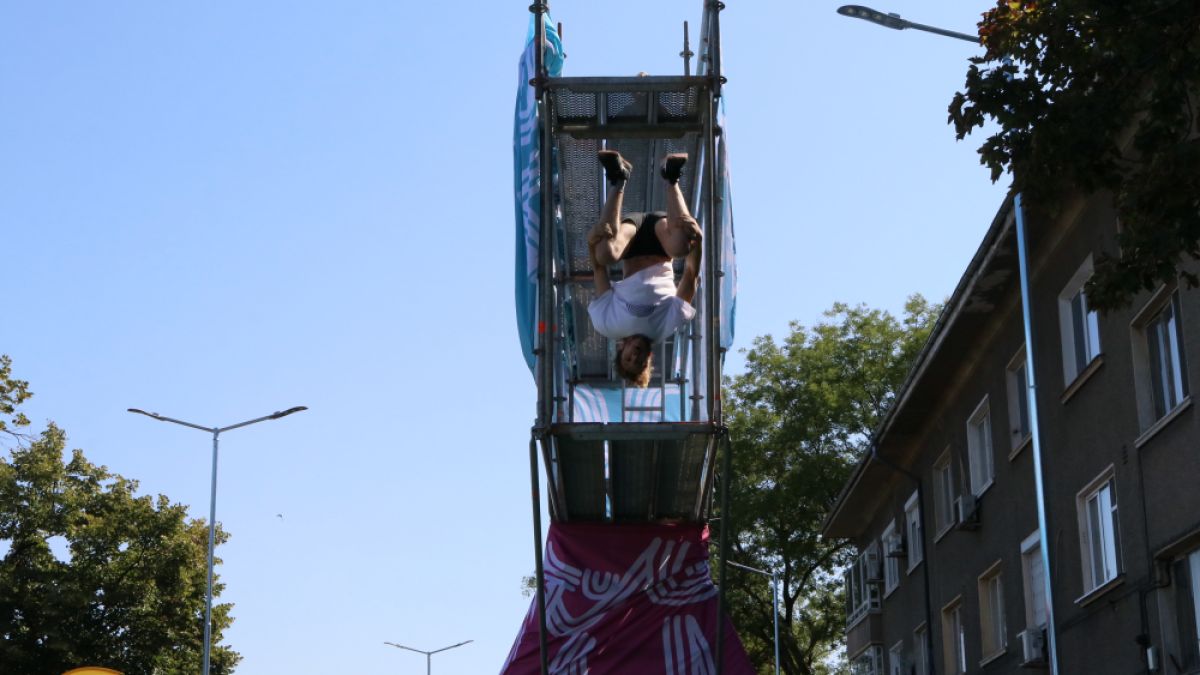 Грандиозно светлинно, музикално и арт шоу зарадва над 5000 край Марица