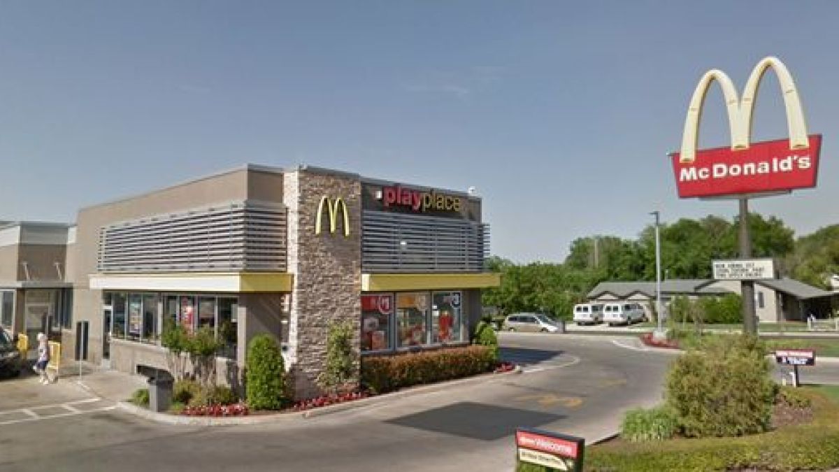 Американец изнасили 4-годишно момиченце в тоалетна на McDonald's СНИМКА