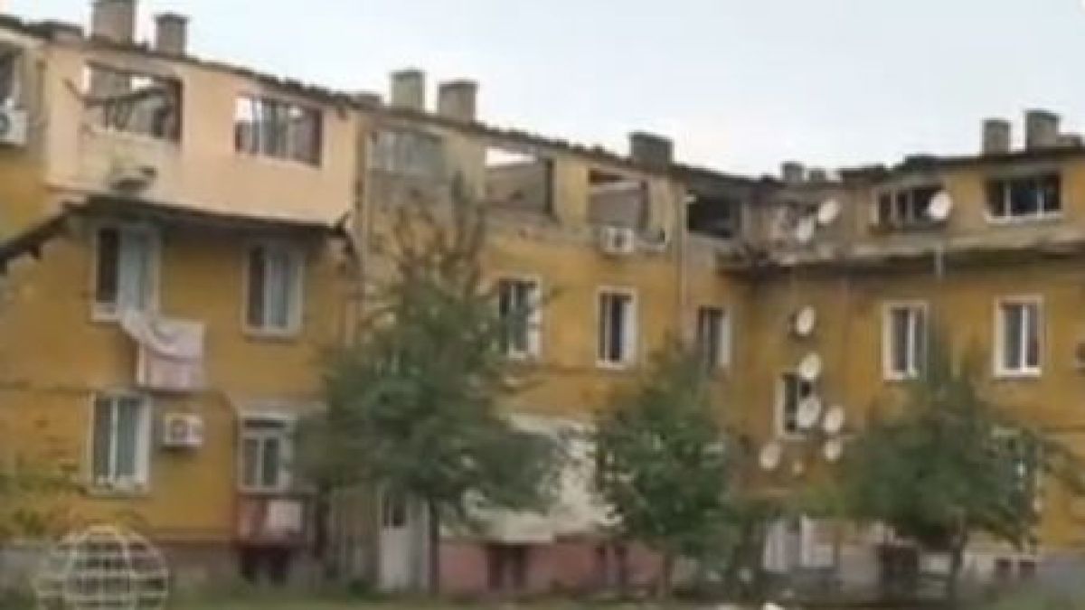 Голи и боси останаха хората от изгорелите апартаменти в Бухово