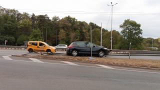 Пежо се натресе по възможно най-балъшкия начин в София СНИМКИ 