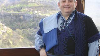 Христо Димитров: Бях пред фалит, но успях да спася ансамбъл „Българе“