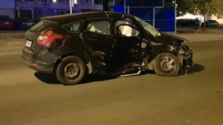 Кошмарни СНИМКИ на БМВ, размазало се в столичен квартал тази нощ