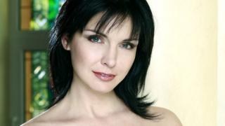 Жени Калканджиева с покъртителна история за майка си и ало измамници!