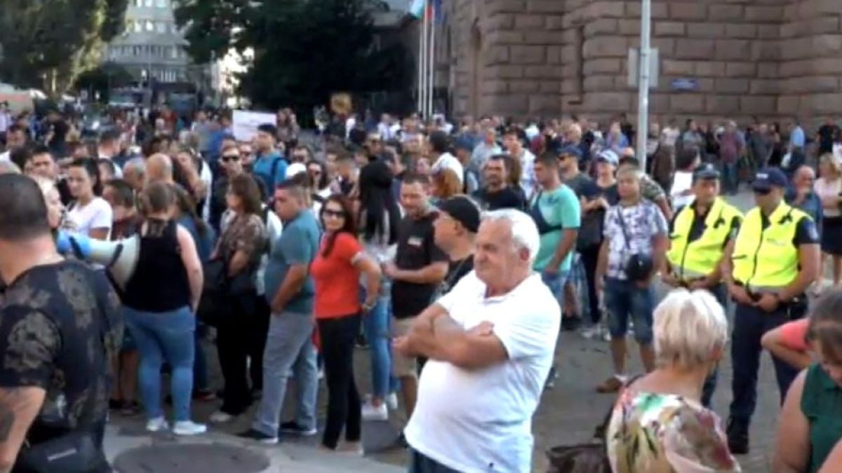 Хиляди се стекоха на протеста срещу олигархията и в защита на Иван Гешев