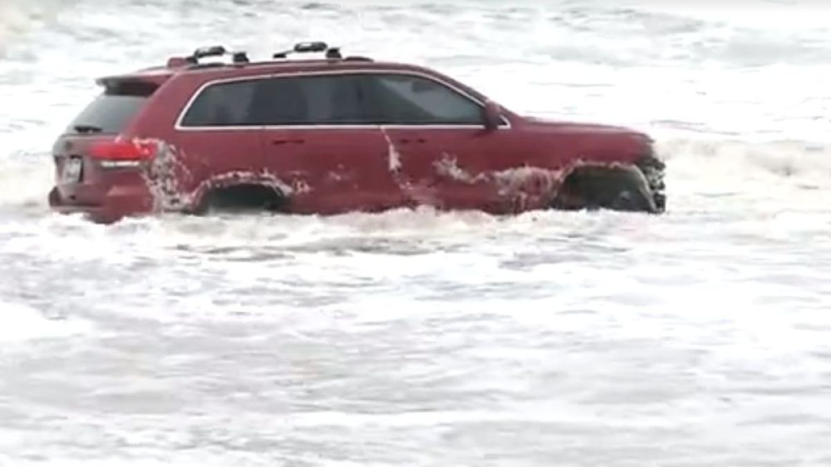ВИДЕО от бавна и мъчителна смърт на Jeep Cherokee