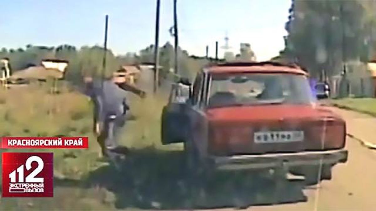 Зрелище: Полицаи преследват нафиркан нарушител пешком и с кола ВИДЕО