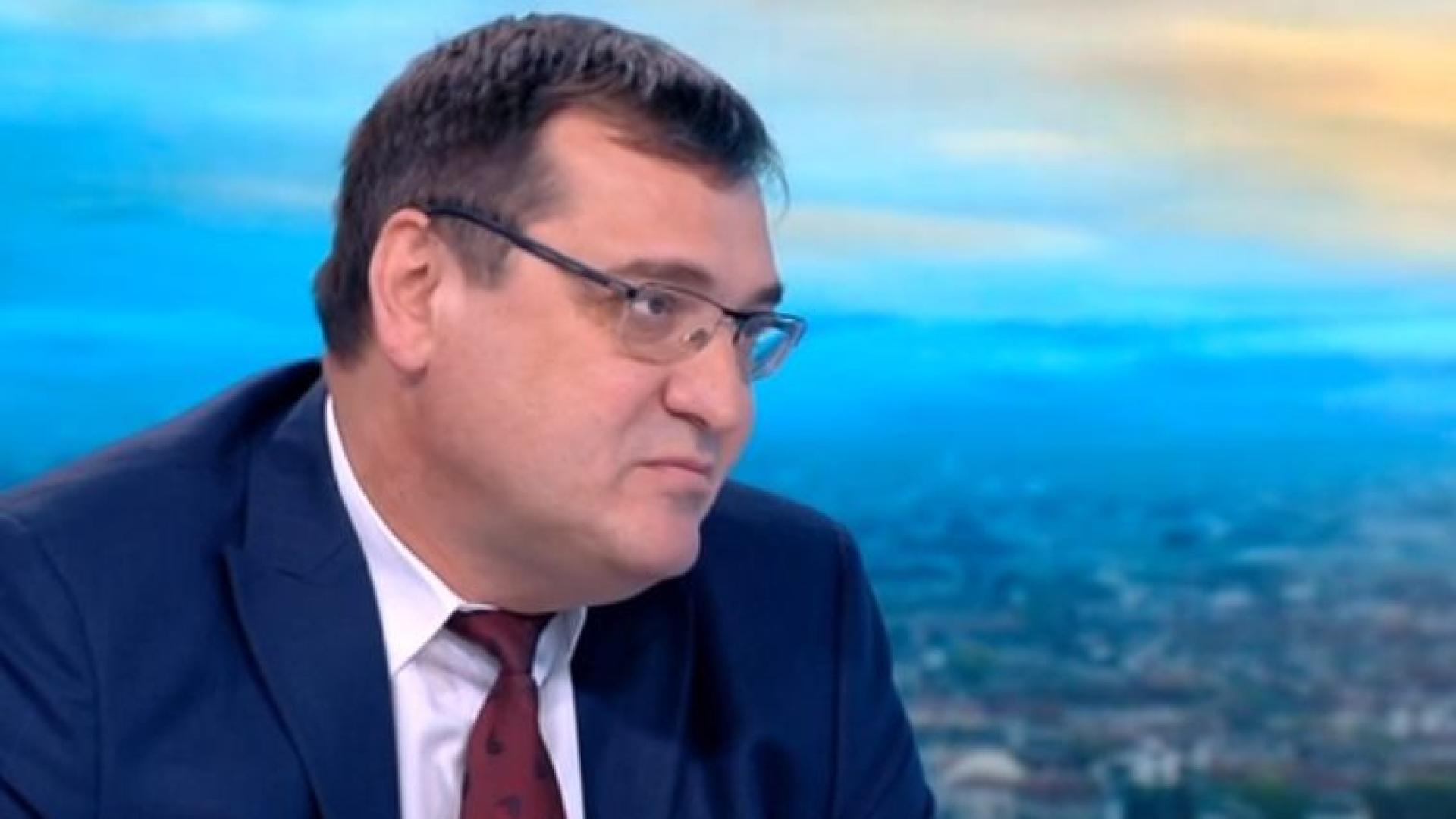 Славчо Атанасов: Тотев си направи филм, в който разкрива как се правят шест вида престъпления