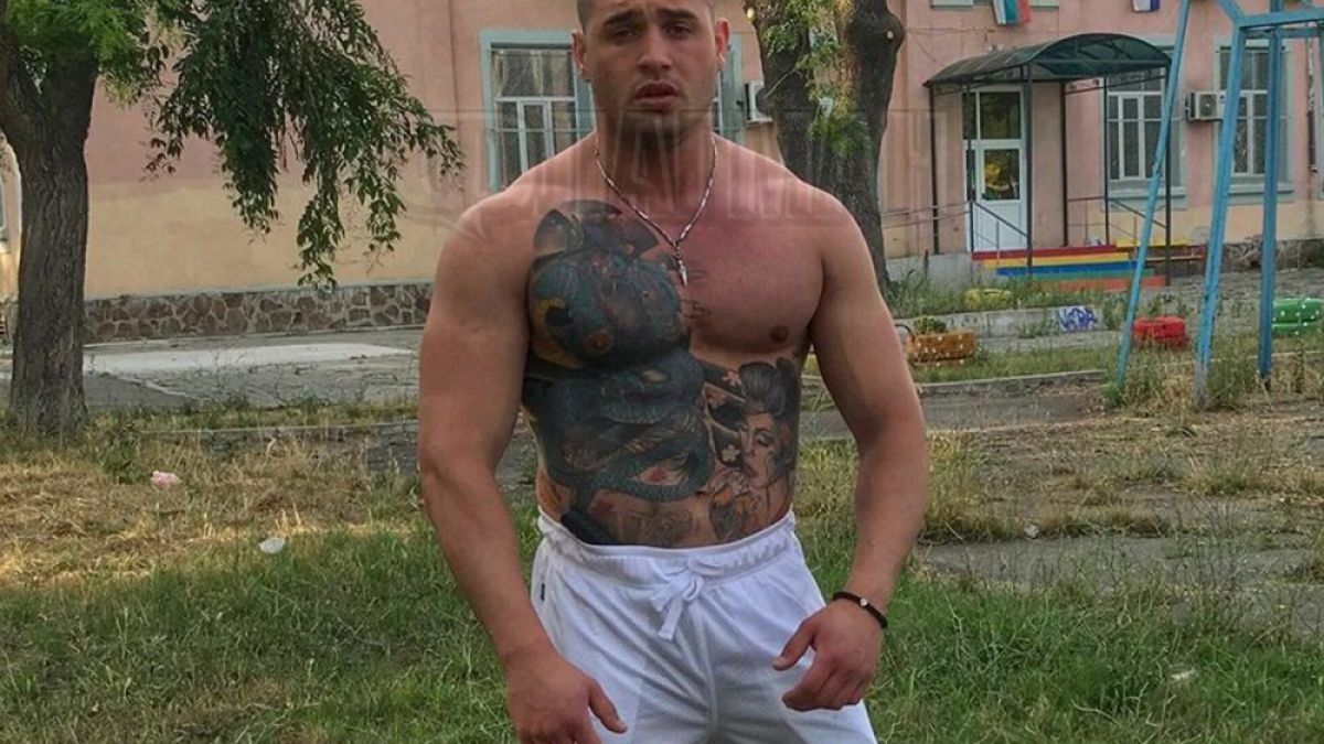 Татуирана бургаска батка строши кости на...